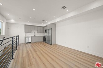 910 N Hudson Ave in Los Angeles, CA - Building Photo - Building Photo