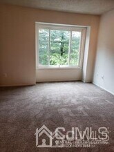 10 Nicholas Ct in Spotswood, NJ - Building Photo - Building Photo