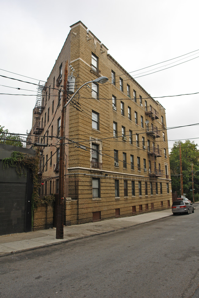 85 St Andrews Pl in Yonkers, NY - Foto de edificio - Building Photo