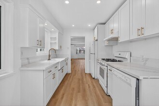 242 Claremont Ave in Long Beach, CA - Building Photo - Building Photo