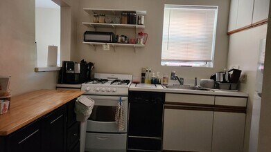 457 Washington St, Unit 3 in Newton, MA - Foto de edificio - Building Photo