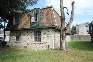 176 Rosalie Dr, Unit C in Avondale, LA - Building Photo