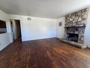 44302 Kirkland Ave in Lancaster, CA - Building Photo - Building Photo