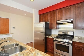 1015 H St NE in Washington, DC - Building Photo - Building Photo