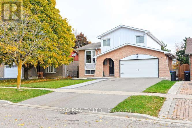 54 Blackthorn Ln in Brampton, ON - Building Photo