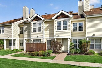 1208 Whispering Hills Dr in Chester, NY - Building Photo - Building Photo
