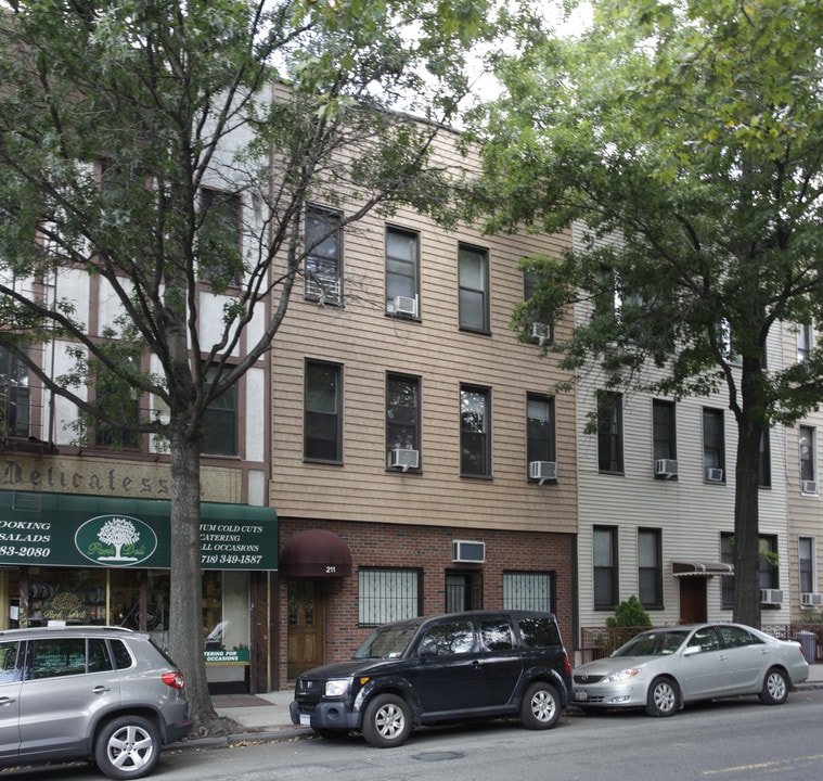211 Nassau Ave in Brooklyn, NY - Foto de edificio