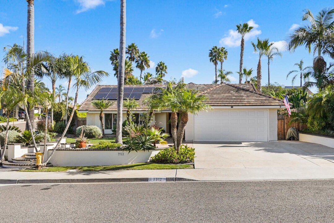 7912 El Astillero Pl in Carlsbad, CA - Building Photo