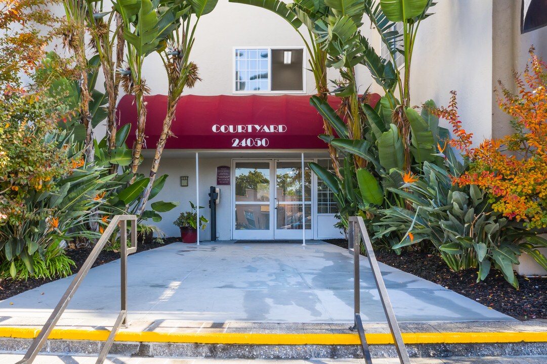 Courtyard Apartments in Hayward, CA - Building Photo