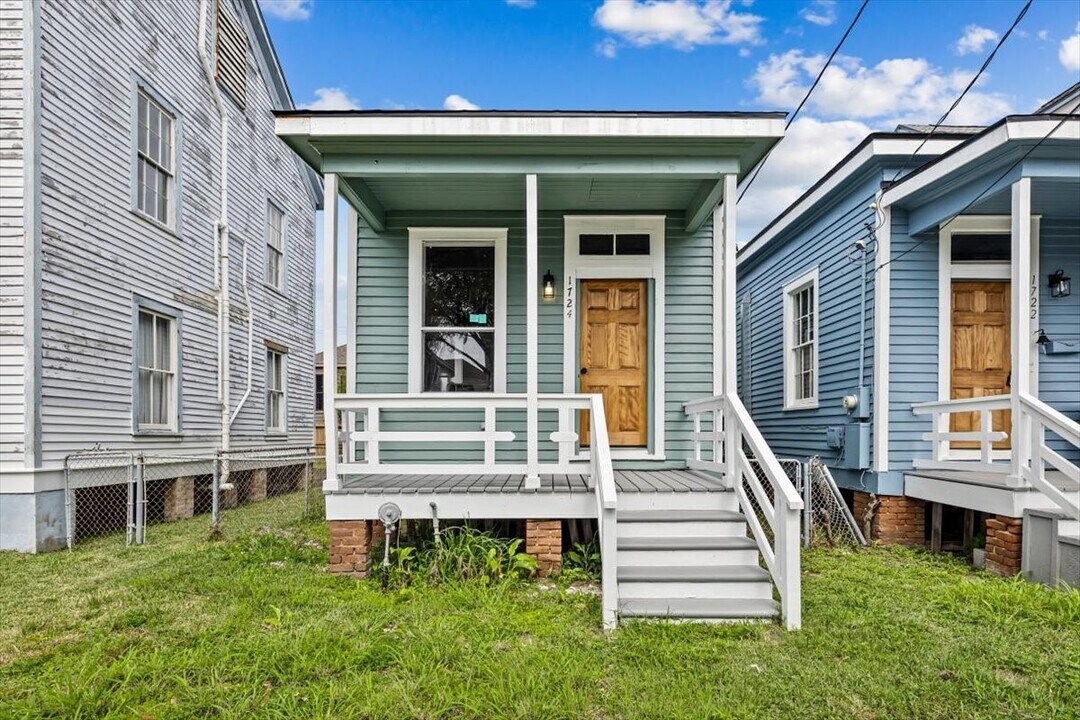 1724 Winnie St in Galveston, TX - Building Photo