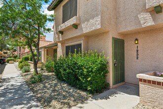4901 E Kelton Ln, Unit 1252 in Scottsdale, AZ - Building Photo - Building Photo
