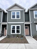 617 Jacks Xing Dr in Hubert, NC - Building Photo