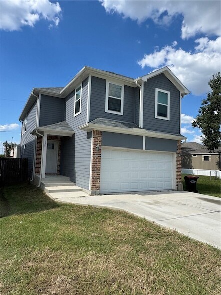 138 Egret Canal S in Baytown, TX - Building Photo