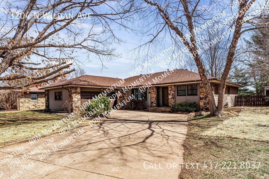 3204 N Wildan Ave in Springfield, MO - Building Photo