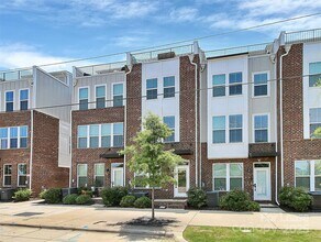 256 Parkwood Ave in Charlotte, NC - Foto de edificio - Building Photo