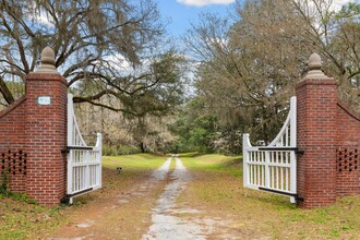 4136 Ashley River Rd in Charleston, SC - Building Photo - Building Photo