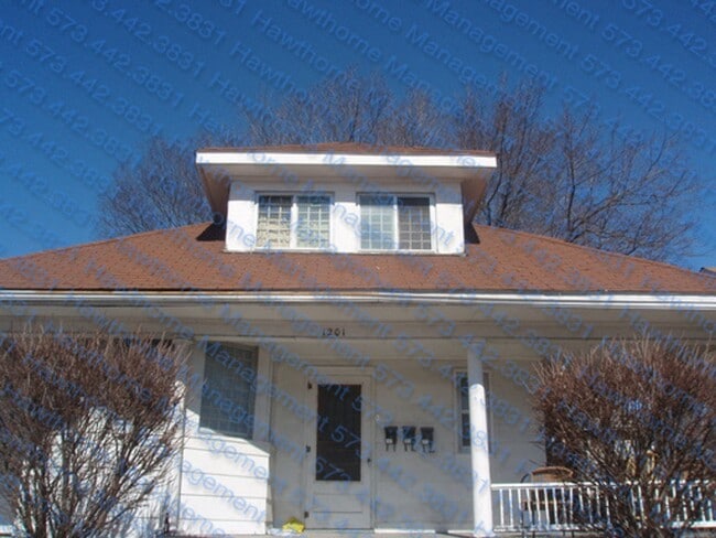 property at 1201 E Walnut St
