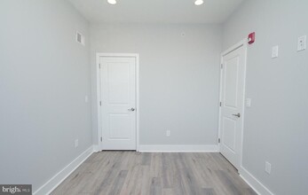 2423 Frankford Ave-Unit -4 in Philadelphia, PA - Foto de edificio - Building Photo