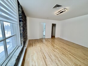 36 Saint-Paul Rue E in Montréal, QC - Building Photo - Building Photo