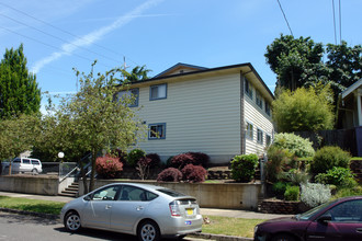 Chateau Apartments in Portland, OR - Building Photo - Building Photo