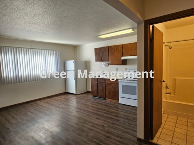 4325-4310 10th Ave SW in Fargo, ND - Building Photo - Building Photo