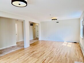 166 Woodside Ave in West Harrison, NY - Building Photo - Building Photo