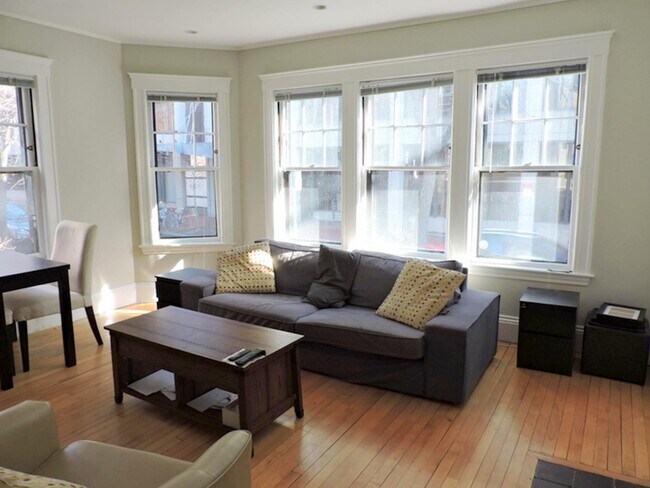 11 Story St in Cambridge, MA - Foto de edificio - Building Photo