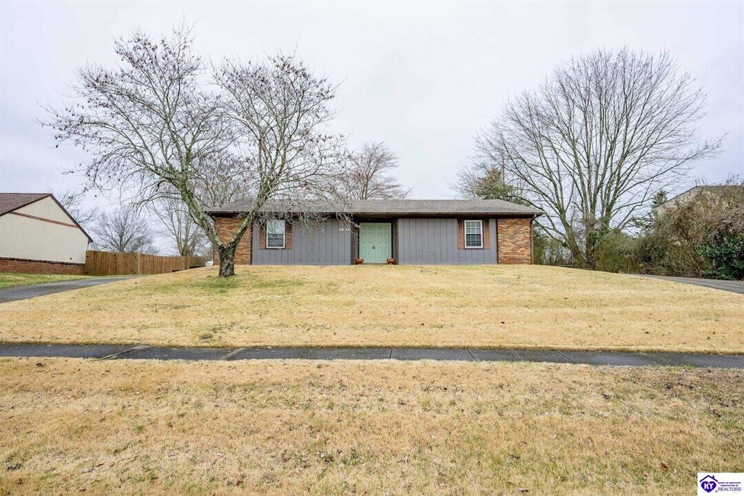 1615 Catalpa Rd in Radcliff, KY - Building Photo