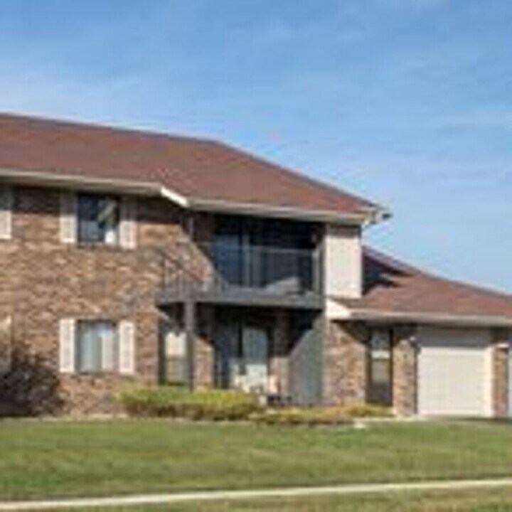 8011 60th Ave in Kenosha, WI - Building Photo