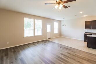 368 Magma Dr in Fort Worth, TX - Foto de edificio - Building Photo