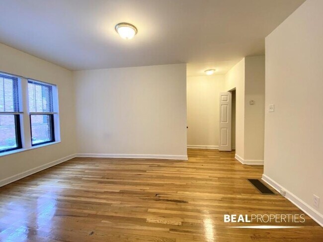 630.5 W Cornelia Ave in Chicago, IL - Building Photo - Building Photo