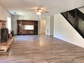 1640 Scroggins Ln in Waller, TX - Building Photo - Building Photo