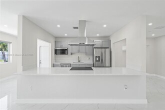 230 NW 33rd Terrace in Fort Lauderdale, FL - Foto de edificio - Building Photo
