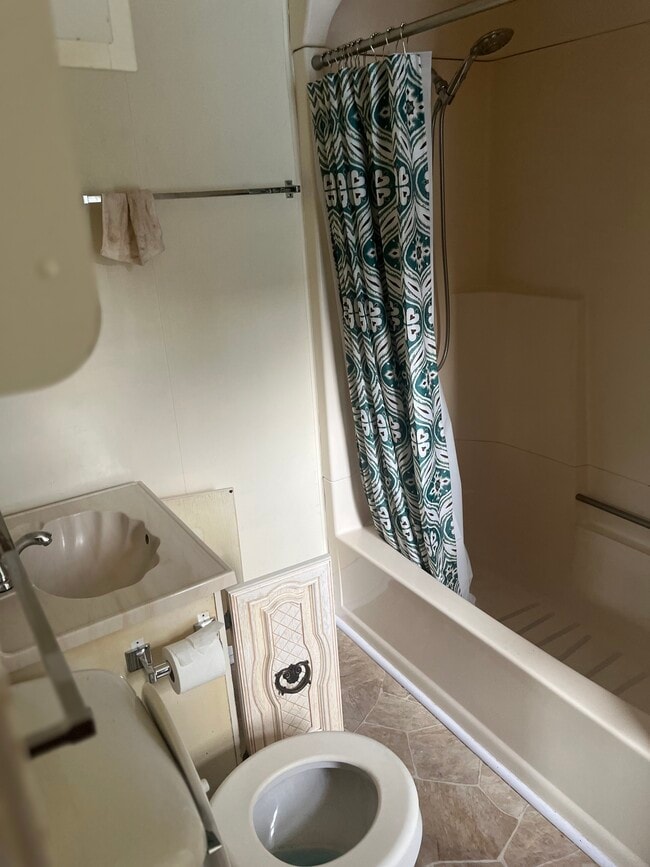 2007 14th St, Unit 2007 A in Two Rivers, WI - Building Photo - Building Photo