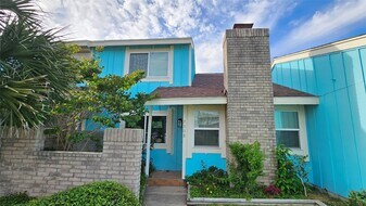 7508 Stewart Rd in Galveston, TX - Building Photo