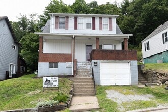 809 Zimmerman St in Jeannette, PA - Building Photo - Building Photo