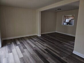 302 N 11th St, Unit 17 Troy Lane in Kenilworth, NJ - Building Photo - Building Photo