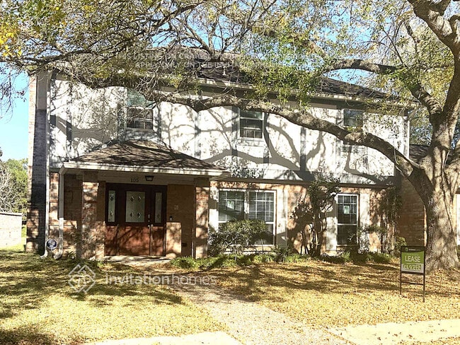 105 St Andrews Dr