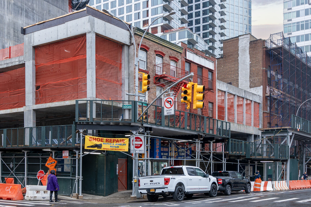 102 De Kalb Ave in New York, NY - Foto de edificio