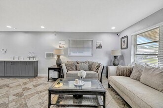 4901 NW 27th Way in Fort Lauderdale, FL - Building Photo - Building Photo