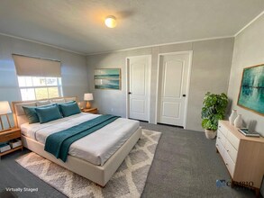 33 Lou Henry Ln in West Branch, IA - Building Photo - Building Photo