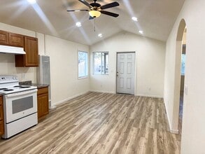 745 Ireland St in Rio Dell, CA - Building Photo - Building Photo