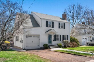 10 Greenacres Ave in West Hartford, CT - Building Photo - Building Photo