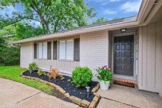 4511 Ravine Dr in Friendswood, TX - Building Photo - Building Photo
