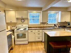 396 Upper Main St, Unit Upper Main Street Apt. 1 in Morristown, VT - Building Photo