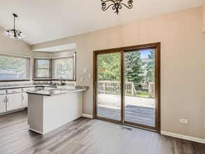 1414 Lakewood Dr in Joliet, IL - Building Photo - Building Photo