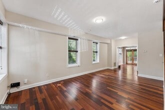 2911 Sherman Ave NW in Washington, DC - Foto de edificio - Building Photo