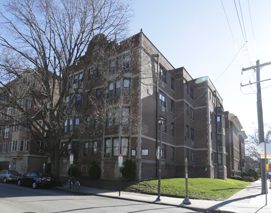 Pine Court Apartment in Philadelphia, PA - Building Photo