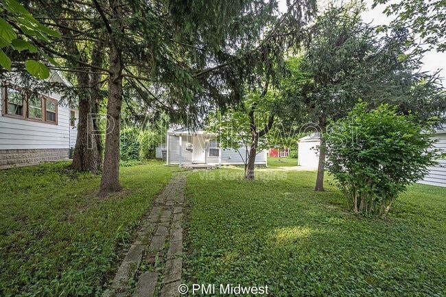 property at 1519 E Mills Ave