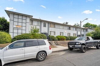 4026-4050 West Blvd. in Los Angeles, CA - Foto de edificio - Building Photo